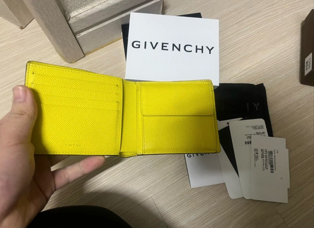 지방시 남자 반지갑 이미지