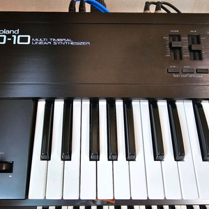 Roland D-10 신디사이저 이미지