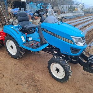 소형트랙터 소규모농장 하우스 과수원작업 이미지