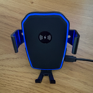 차량용 무선 충전 휴대폰 거치대 이미지