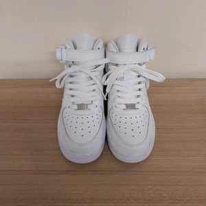 여성 나이키 에어포스1 미드 LE 화이트 운동화 (240) 이미지