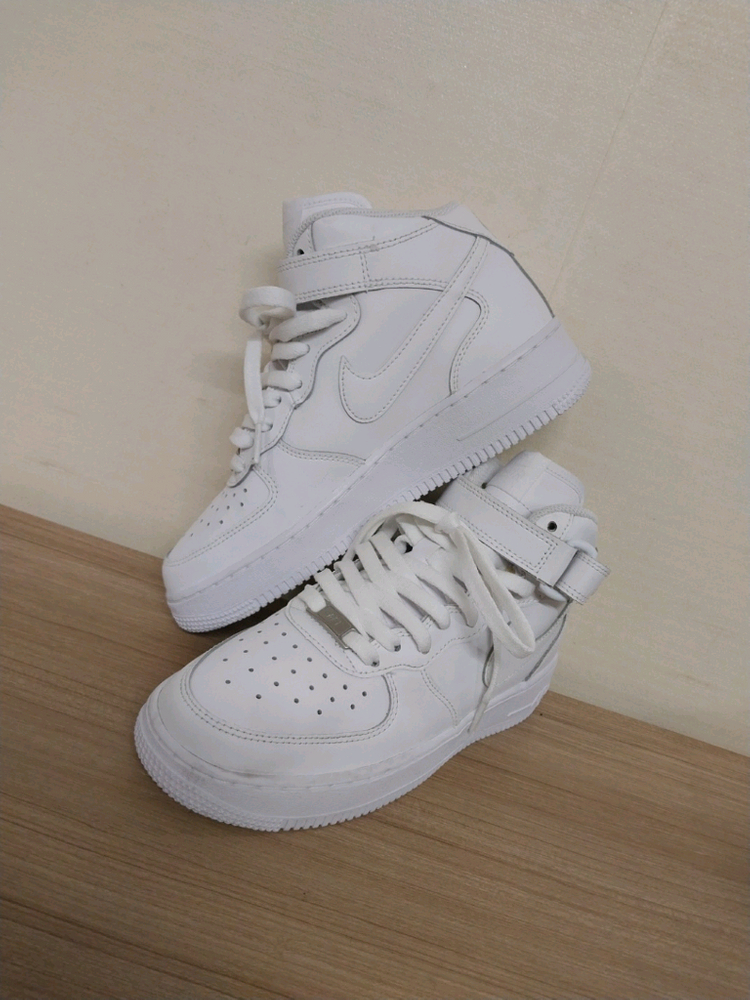 여성 나이키 에어포스1 미드 LE 화이트 운동화 (240) 이미지