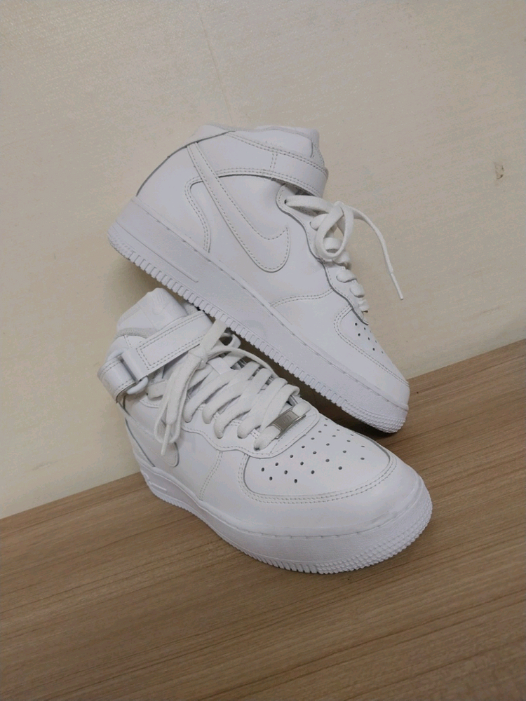 여성 나이키 에어포스1 미드 LE 화이트 운동화 (240) 이미지