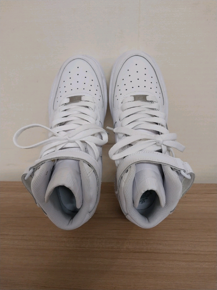 여성 나이키 에어포스1 미드 LE 화이트 운동화 (240) 이미지