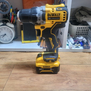 디월트충전드릴드라이버 DCD701 브러쉬리스12V 5.0AH S급 이미지