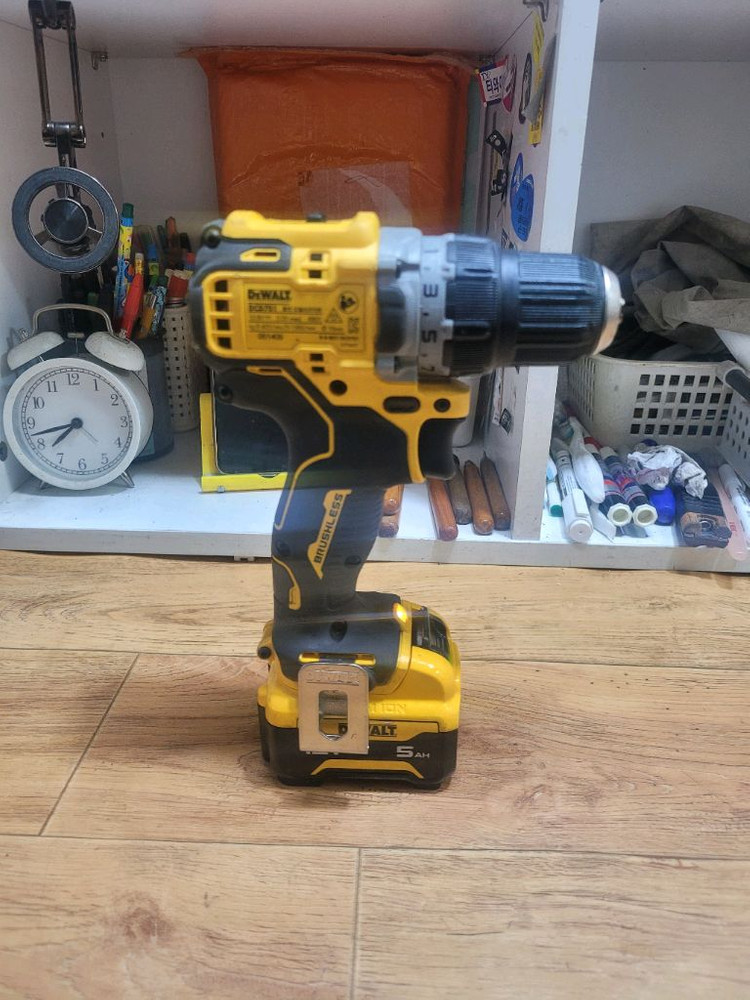 디월트충전드릴드라이버 DCD701 브러쉬리스12V 5.0AH S급 이미지