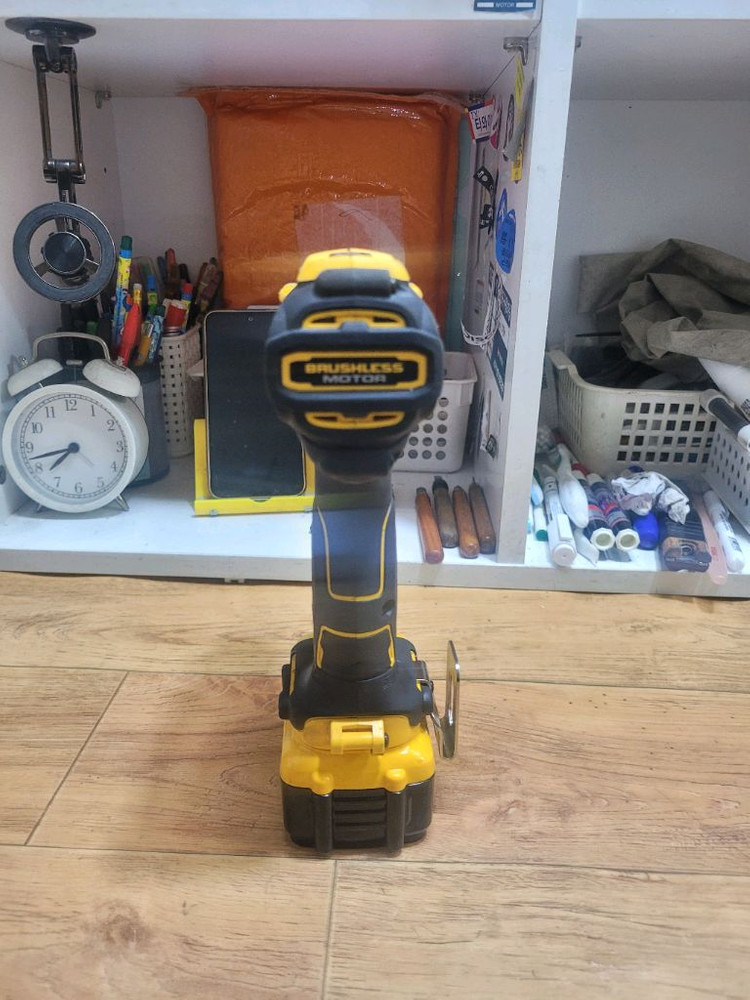 디월트충전드릴드라이버 DCD701 브러쉬리스12V 5.0AH S급 이미지