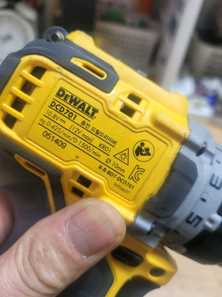 디월트충전드릴드라이버 DCD701 브러쉬리스12V 5.0AH S급 이미지