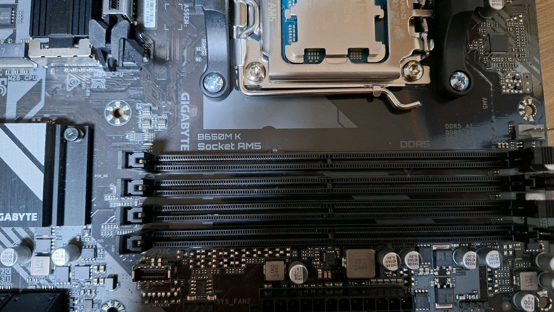 라이젠 9600 + b650m k 이미지