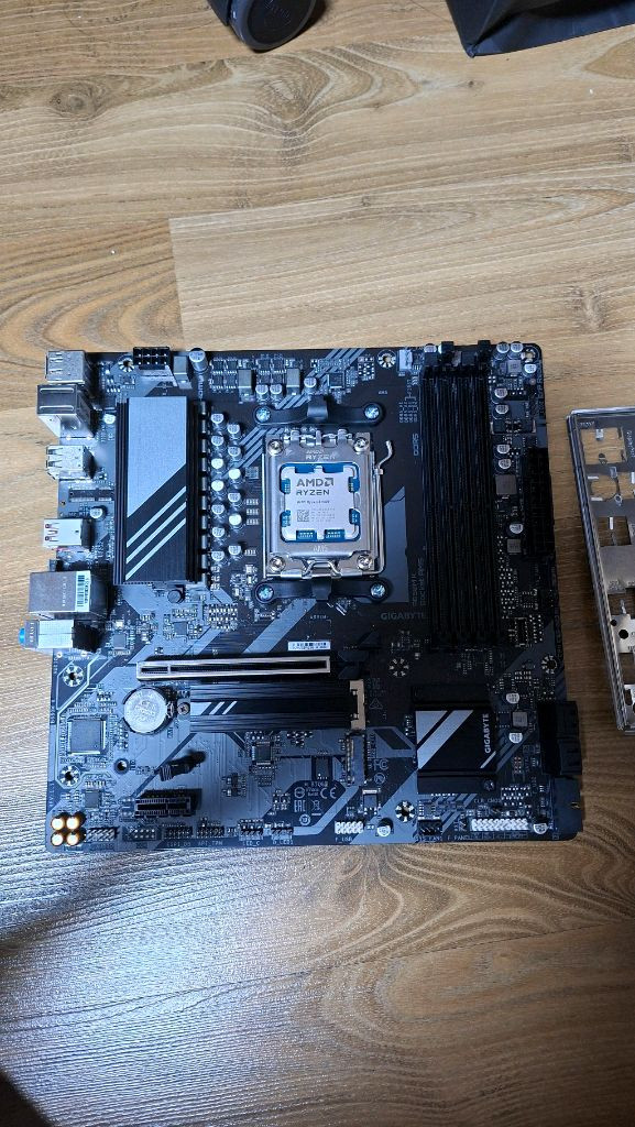 라이젠 9600 + b650m k 이미지