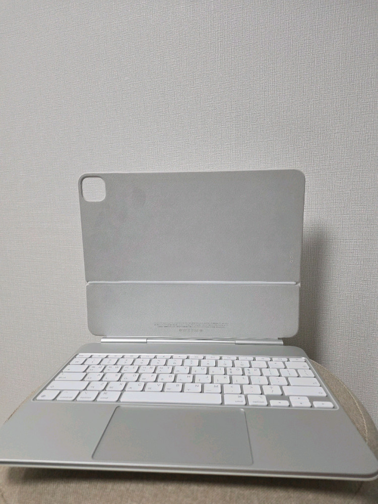 아이패드 매직키보드 iPad Pro (m5모델용) 화이트 이미지