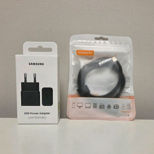 [미개봉 새제품] 삼성 정품 25W 초고속 충전기 + 투키 100W 디스플레이 케이블 세트 이미지