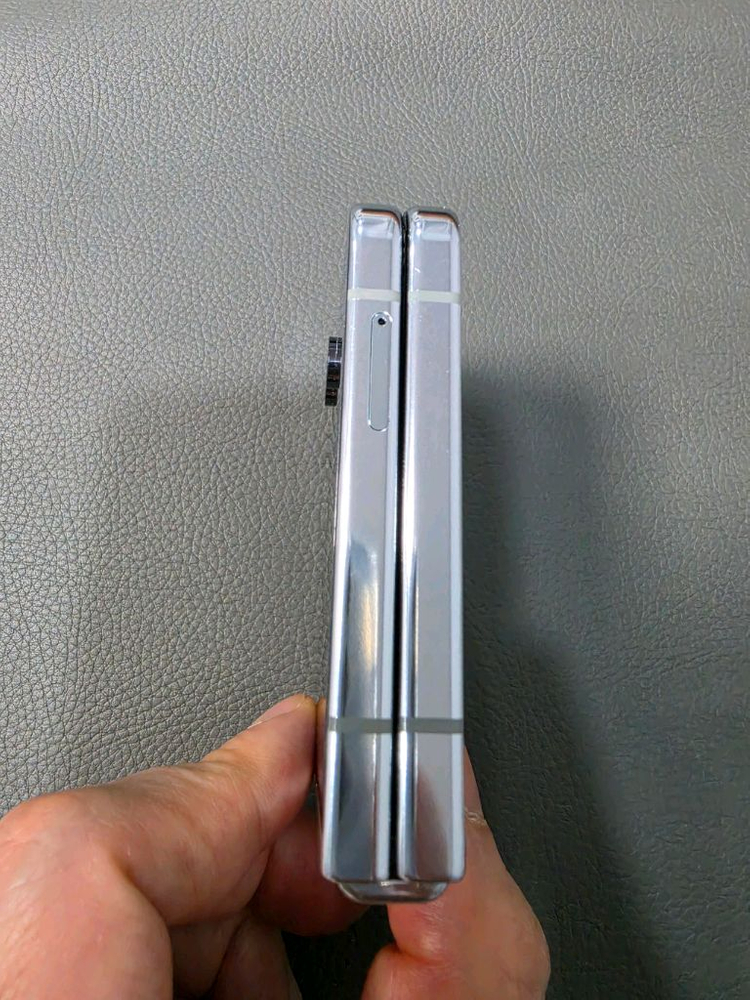 폴더블 스마트폰 512GB 자급제 45만 팔아요 이미지