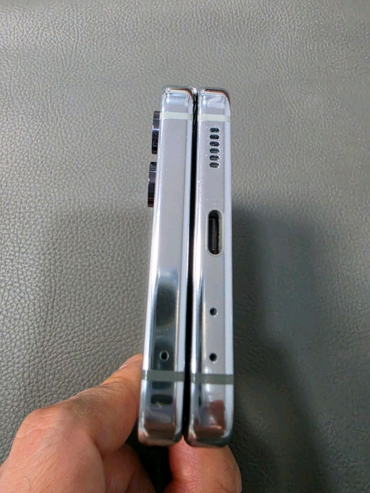 폴더블 스마트폰 512GB 자급제 45만 팔아요 이미지