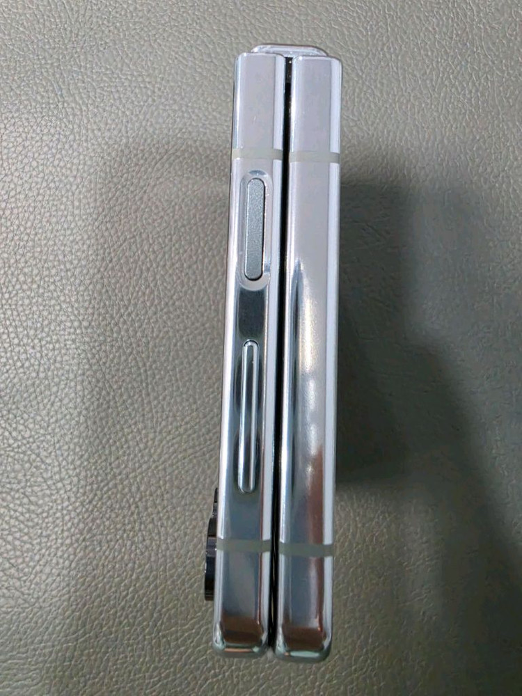 폴더블 스마트폰 512GB 자급제 45만 팔아요 이미지