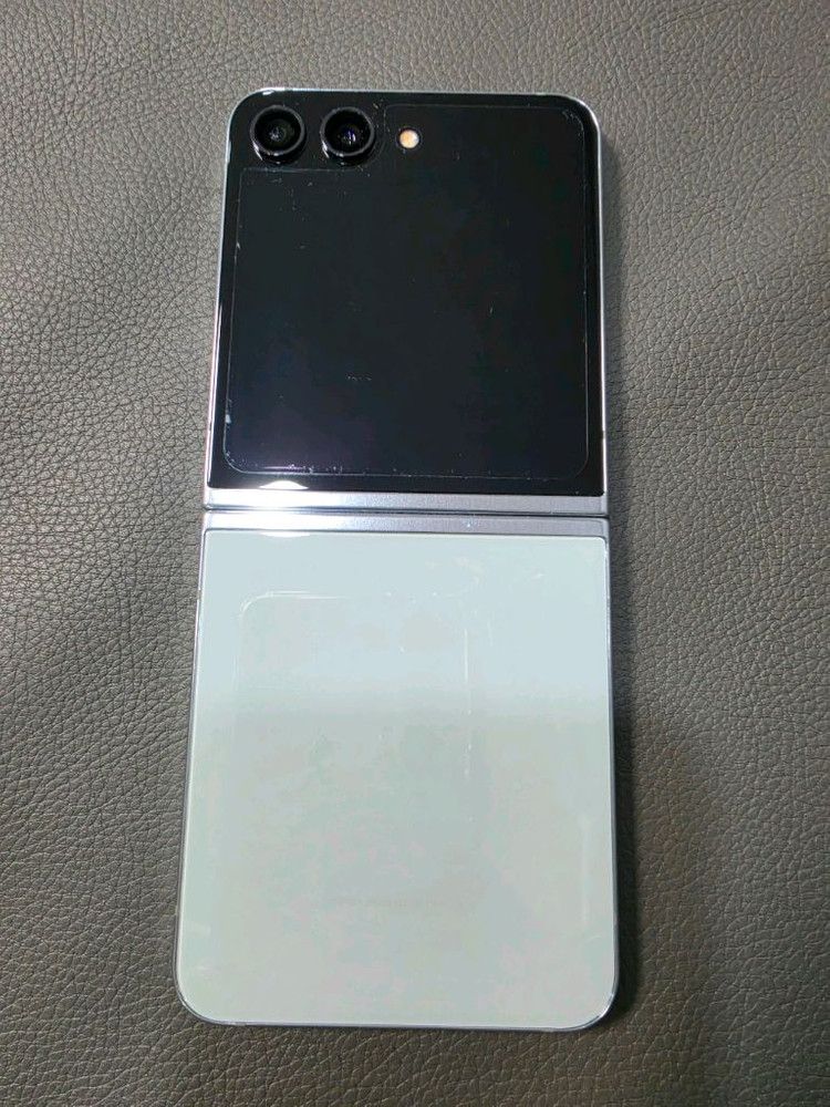 폴더블 스마트폰 512GB 자급제 45만 팔아요 이미지