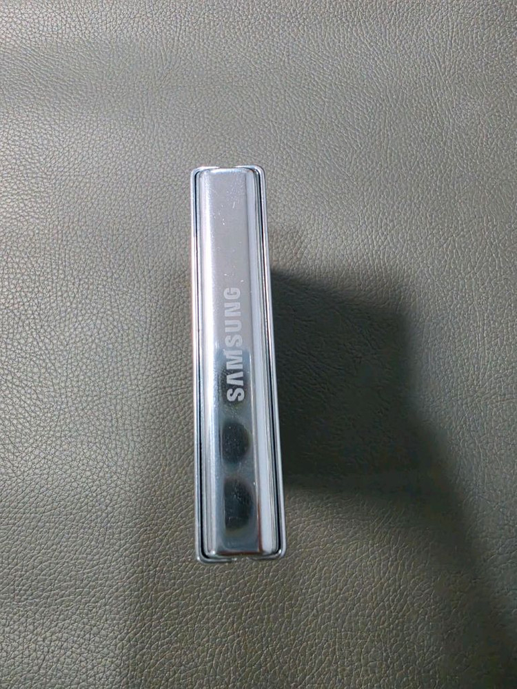 폴더블 스마트폰 512GB 자급제 45만 팔아요 이미지