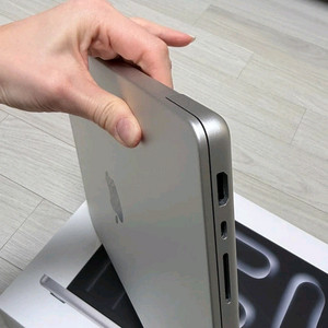 맥북 프로 M5 14인치 16GB 실버 (특S 새제품, 사이클6) 이미지