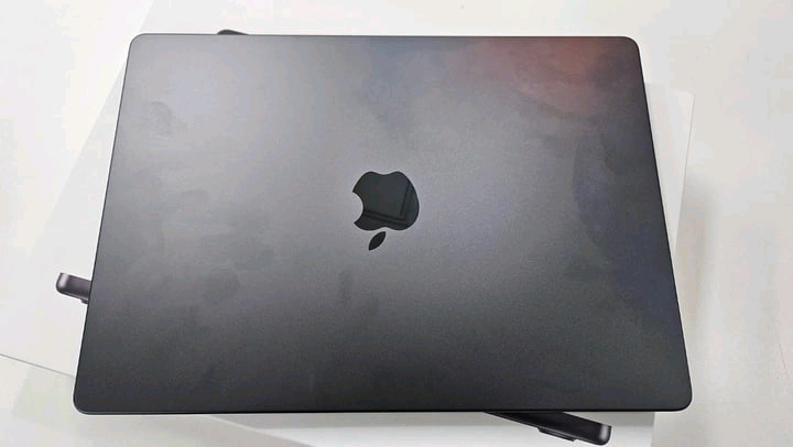 맥북 프로 14 M4 24GB 512GB 이미지