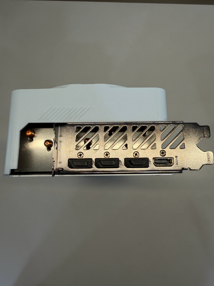 기가바이트 RTX 4080 SUPER AERO (4090 aero 슈라우드) 이미지