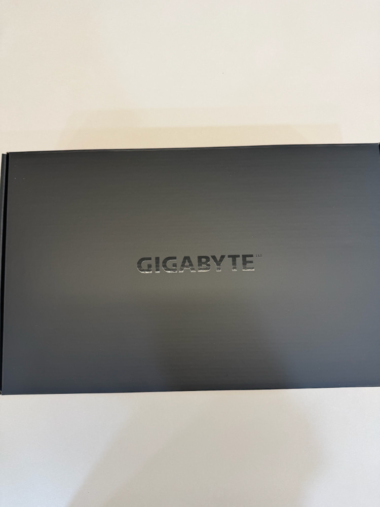 기가바이트 RTX 4080 SUPER AERO (4090 aero 슈라우드) 이미지