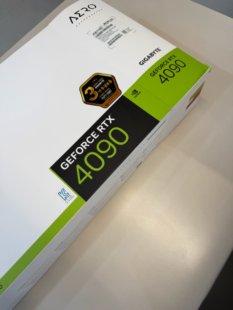 기가바이트 RTX 4080 SUPER AERO (4090 aero 슈라우드) 이미지