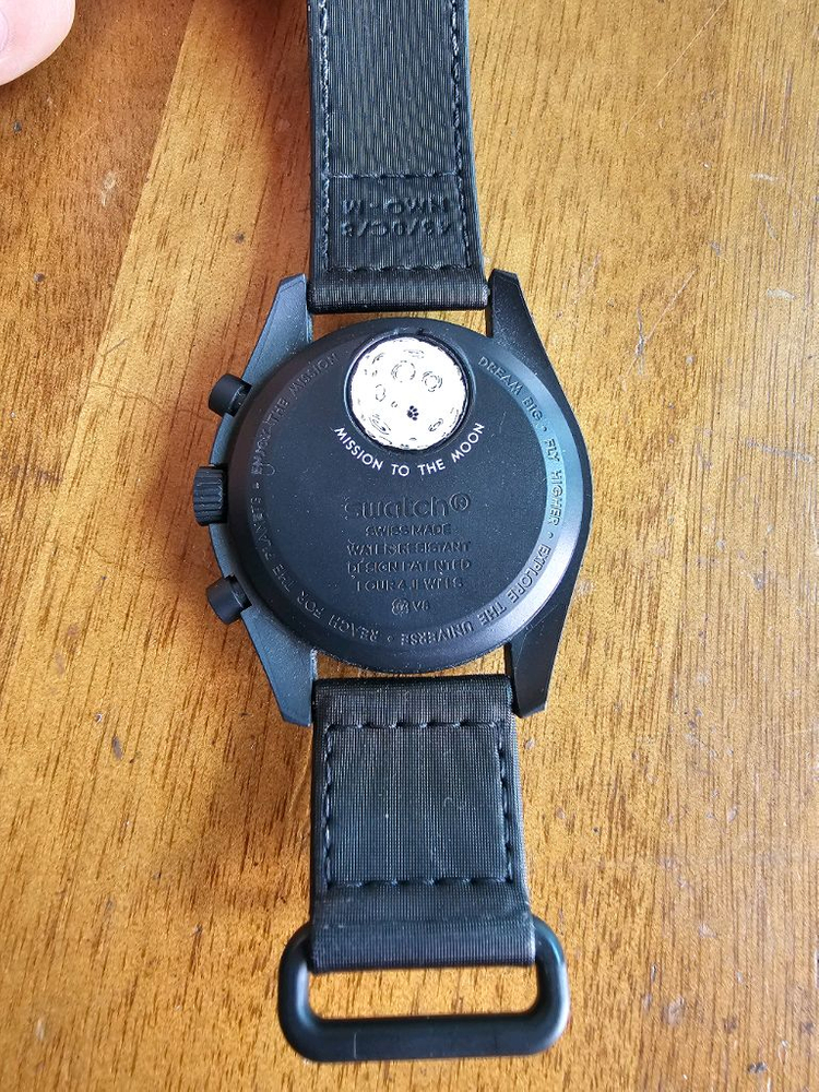 오메가 X 스와치 문스와치 스누피문페이즈 이미지