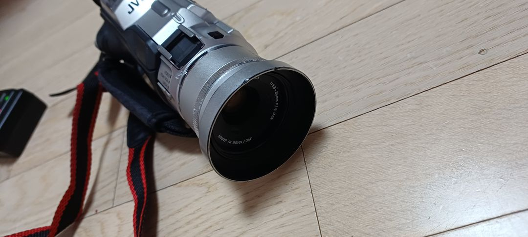 JVC 6mm 캠코더 GR-DV2000KR 판매합니다. 이미지