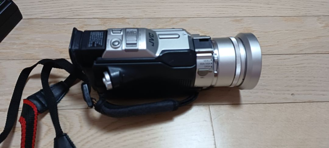 JVC 6mm 캠코더 GR-DV2000KR 판매합니다. 이미지
