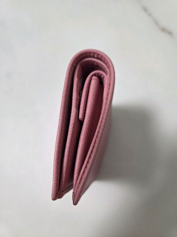 프라다 반지갑 이미지