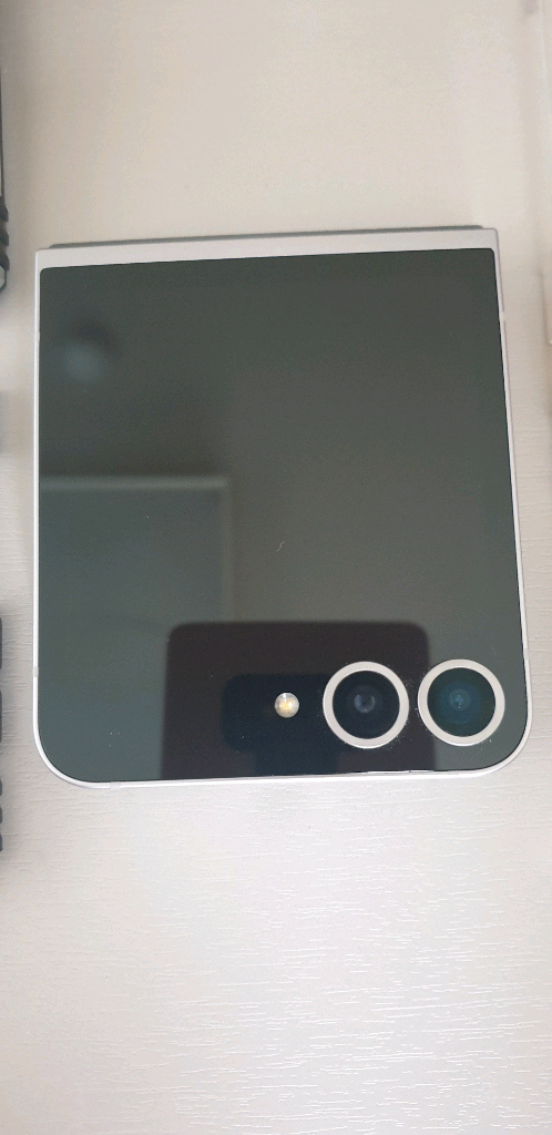 갤럭시 Z플립6 이미지