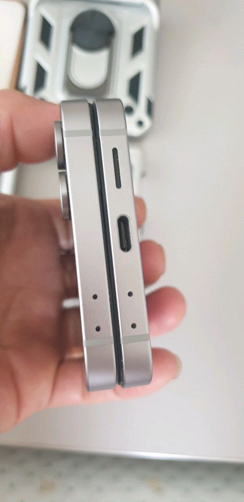 갤럭시 Z플립6 이미지