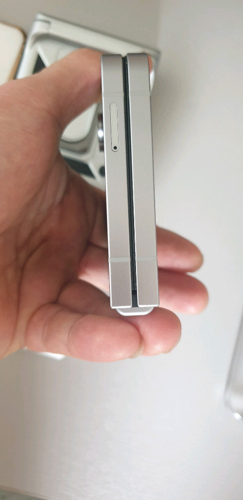 갤럭시 Z플립6 이미지