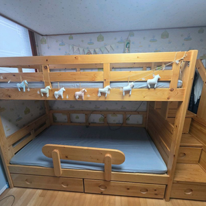 에보니아 원목 계단형 2층 침대 이미지