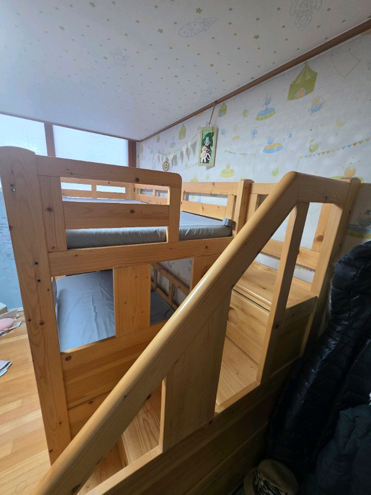 에보니아 원목 계단형 2층 침대 이미지