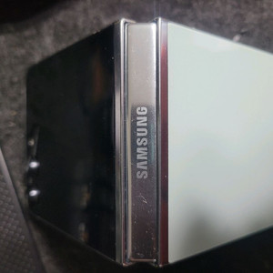 갤럭시 Z 플립5 256g 녹점1개 이미지