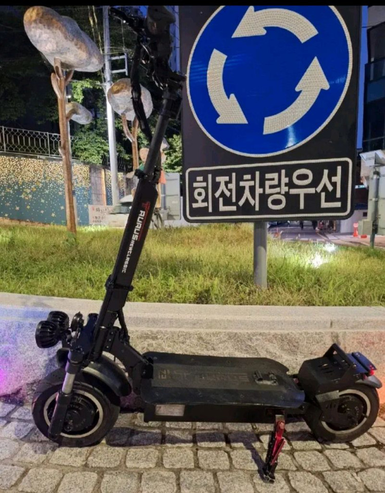 전동스쿠터 타우러스 뉴 클래식 60V(신형)듀얼 배터리:26Ah 급처로 이미지