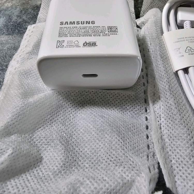 새상품)삼성정품 45W C타입 초고속충전기와CtoC케이블세트 핸드폰충전기 이미지