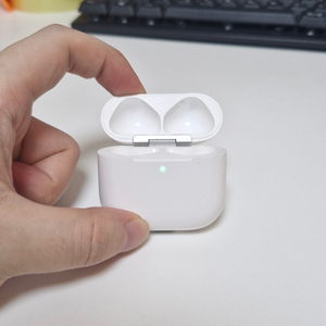 에어팟4 본체 S급 이미지