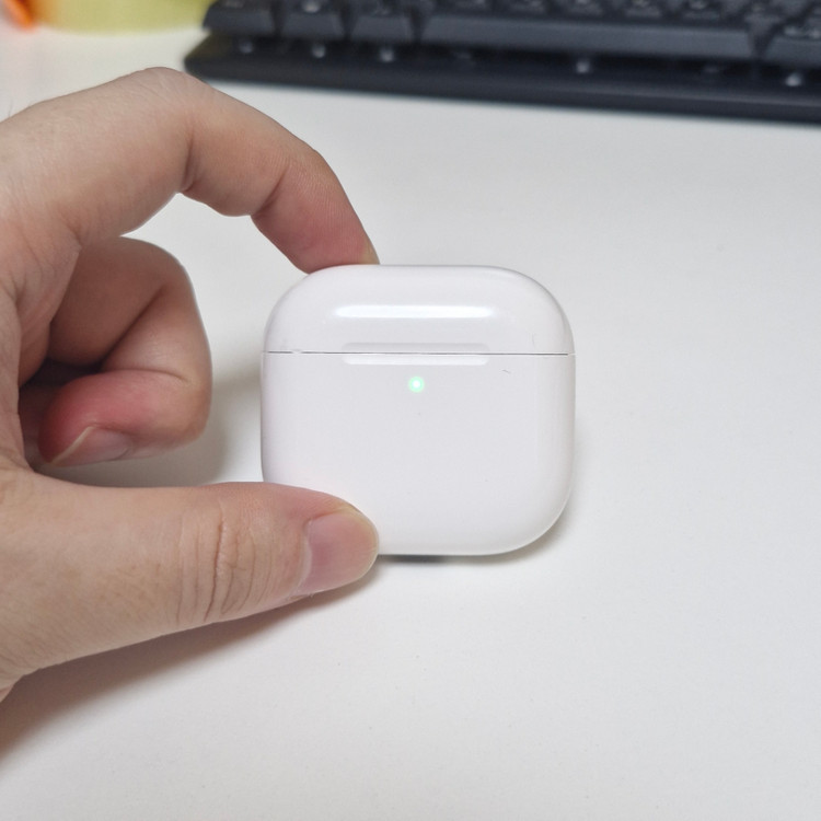 에어팟4 본체 S급 이미지