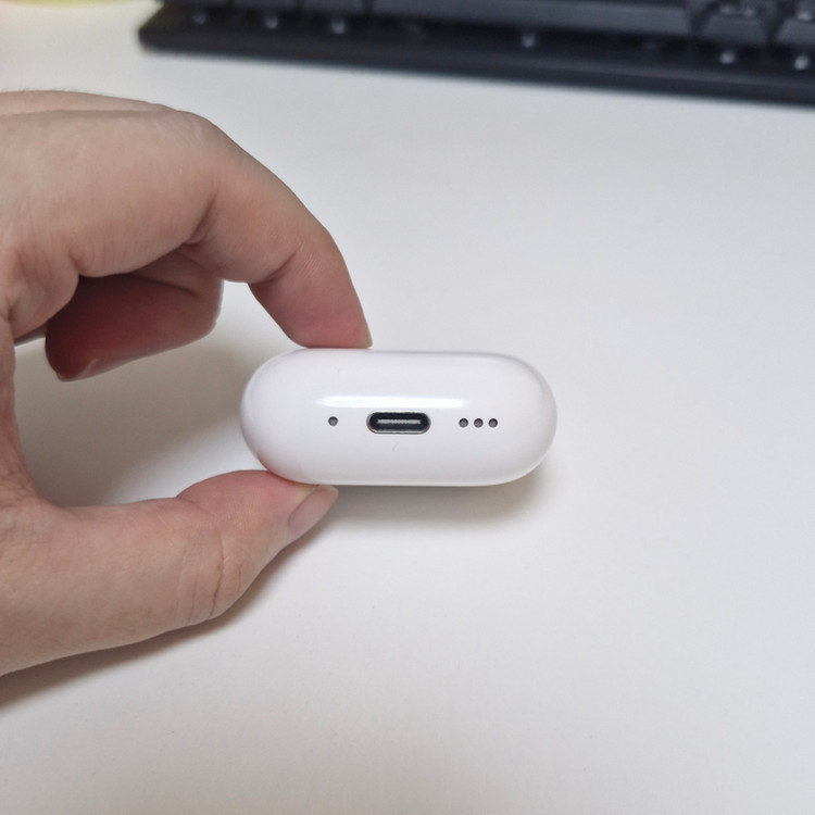 에어팟4 본체 S급 이미지