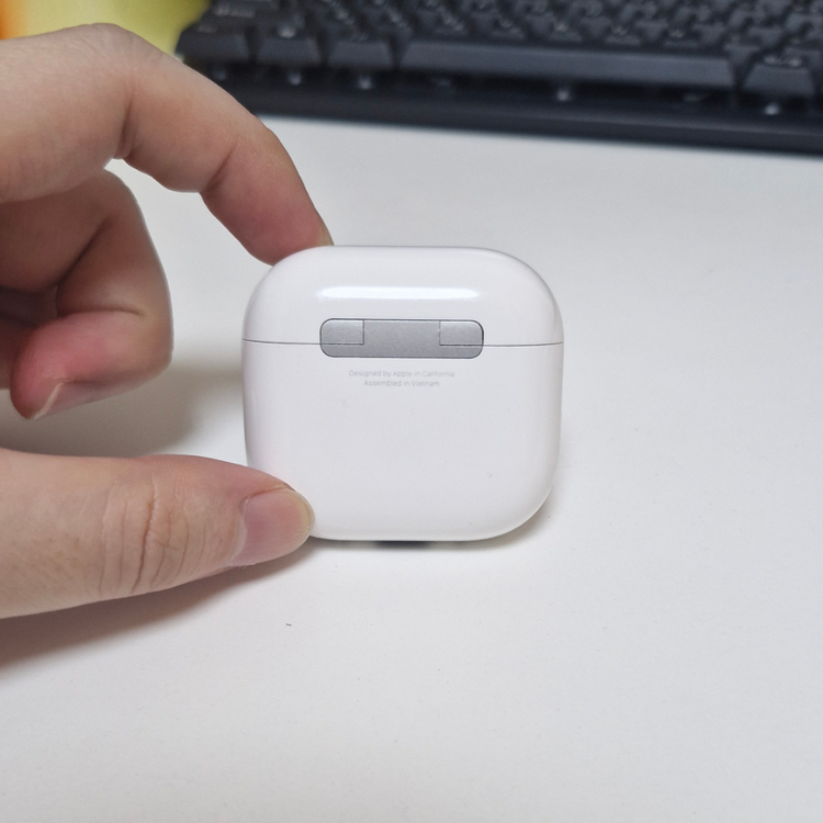 에어팟4 본체 S급 이미지