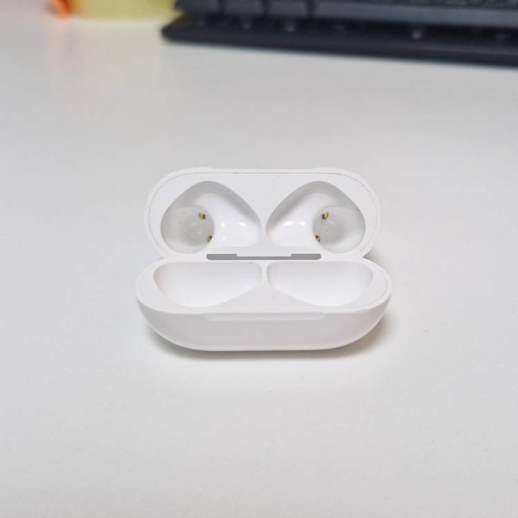 에어팟4 본체 S급 이미지