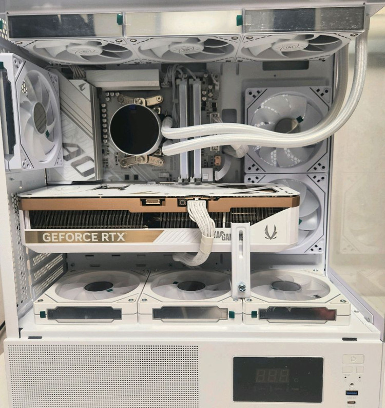 9800x3d rtx5080 화이트 컴퓨터 본체 팝니다 이미지