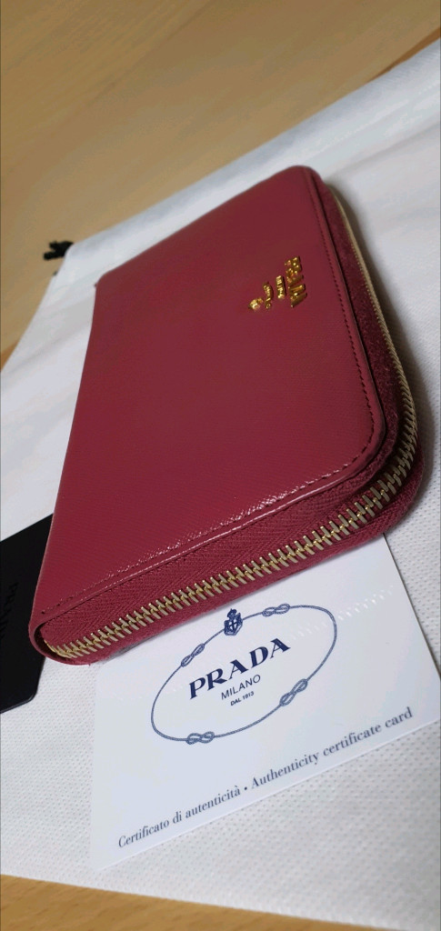 프라다 사피아노 장지갑 핑크 정품A급(보증서O)구찌프라다루이비통디올고야드샤넬셀린느보테가생로랑발렌시아가버버리가방 이미지