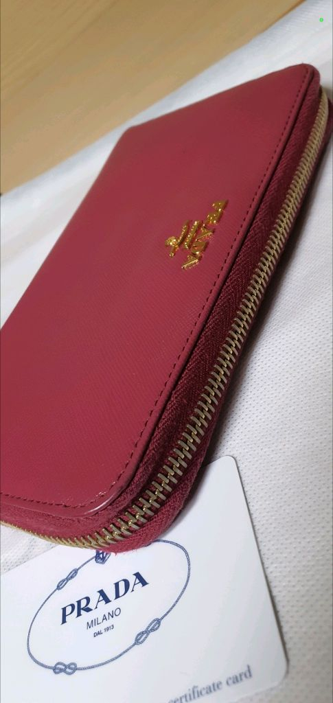 프라다 사피아노 장지갑 핑크 정품A급(보증서O)구찌프라다루이비통디올고야드샤넬셀린느보테가생로랑발렌시아가버버리가방 이미지