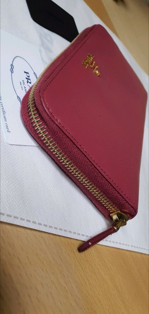 프라다 사피아노 장지갑 핑크 정품A급(보증서O)구찌프라다루이비통디올고야드샤넬셀린느보테가생로랑발렌시아가버버리가방 이미지