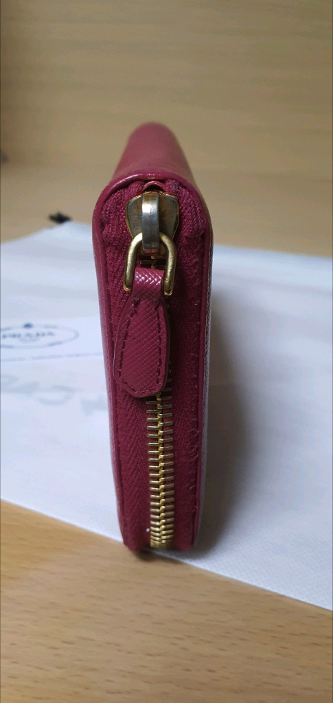 프라다 사피아노 장지갑 핑크 정품A급(보증서O)구찌프라다루이비통디올고야드샤넬셀린느보테가생로랑발렌시아가버버리가방 이미지