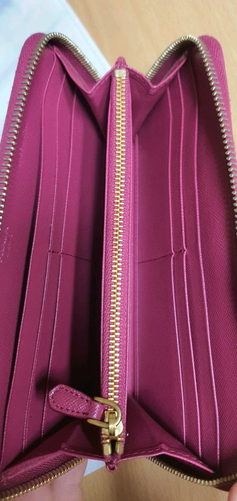 프라다 사피아노 장지갑 핑크 정품A급(보증서O)구찌프라다루이비통디올고야드샤넬셀린느보테가생로랑발렌시아가버버리가방 이미지