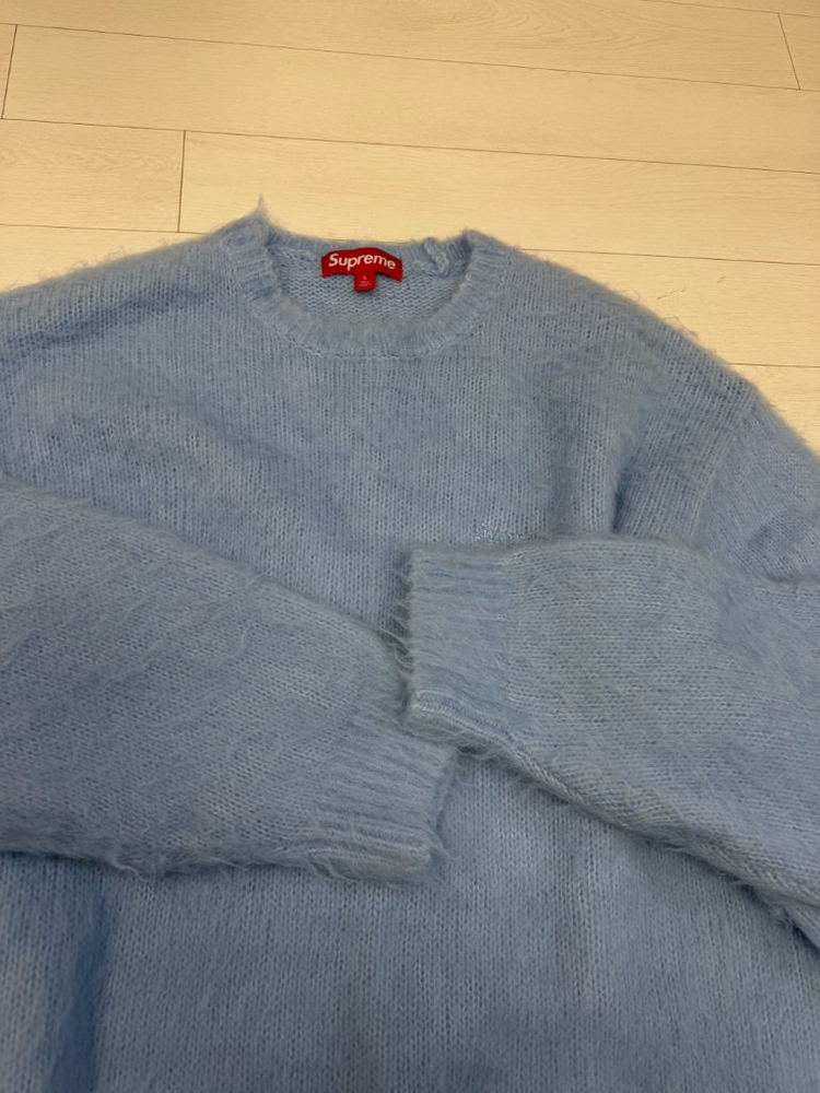 슈프림 모헤어 니트 25fw L 사이즈상태 9.8/10사진찍고 절대 안입습니다 이미지